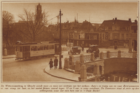 873284 Gezicht op de Wittevrouwenbrug te Utrecht, met links tram nr. 67 van lijn 2B en rechts de ingang van de ...